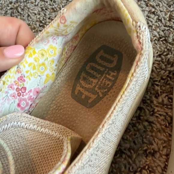 ⚡️HEY DUDE Women’s Cream Shoes - Picture 3 of 5